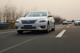 2013款新世代天籁试驾