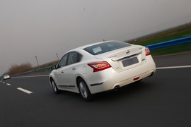 2013款新世代天籁试驾