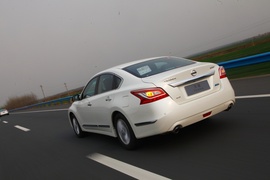 2013款新世代天籁试驾