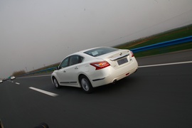 2013款新世代天籁试驾