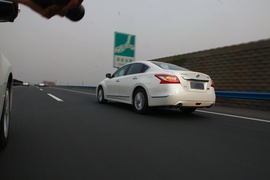 2013款新世代天籁试驾