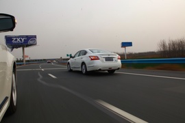 2013款新世代天籁试驾