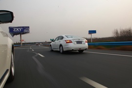 2013款新世代天籁试驾