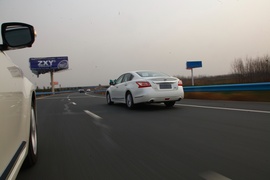 2013款新世代天籁试驾