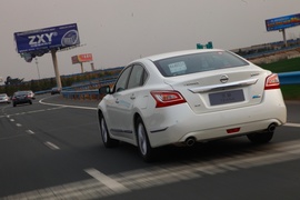 2013款新世代天籁试驾