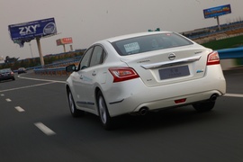 2013款新世代天籁试驾