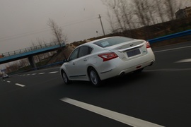 2013款新世代天籁试驾