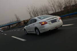 2013款新世代天籁试驾