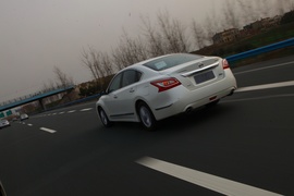 2013款新世代天籁试驾