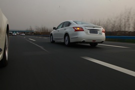 2013款新世代天籁试驾