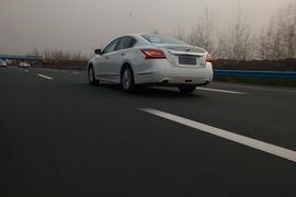 2013款新世代天籁试驾