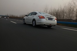 2013款新世代天籁试驾