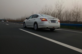 2013款新世代天籁试驾