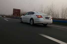 2013款新世代天籁试驾