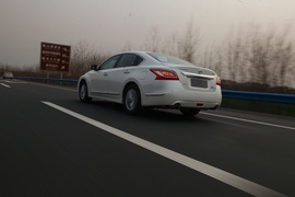 2013款新世代天籁试驾