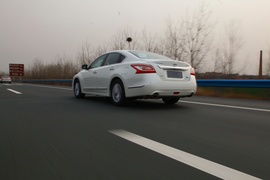 2013款新世代天籁试驾