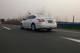 2013款新世代天籁试驾