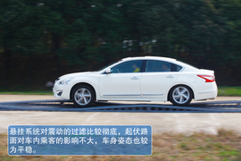 2013款新世代天籁试驾