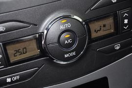 2013款丰田卡罗拉1.6L