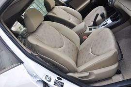 2013款丰田RAV4