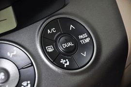 2013款丰田RAV4