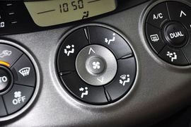 2013款丰田RAV4
