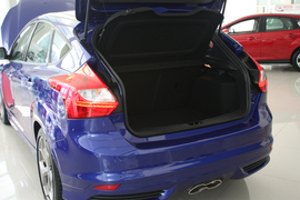 2013款福克斯ST2.0T手动标准版到店实拍