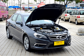 实拍北京汽车绅宝D320