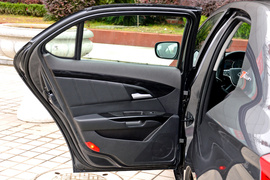 实拍北京汽车绅宝D320