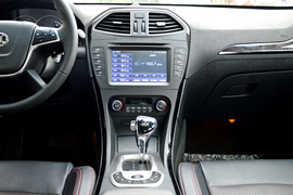 实拍北京汽车绅宝D320