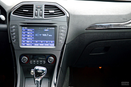 实拍北京汽车绅宝D320