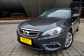 实拍北京汽车绅宝D320