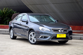 实拍北京汽车绅宝D320