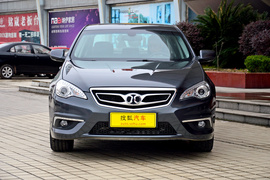 实拍北京汽车绅宝D320