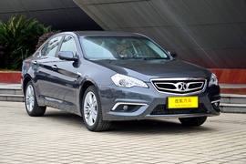 实拍北京汽车绅宝D320