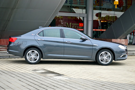 实拍北京汽车绅宝D320