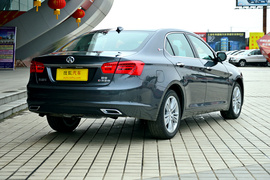 实拍北京汽车绅宝D320