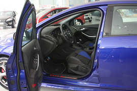 2013款福克斯ST2.0T手动标准版到店实拍