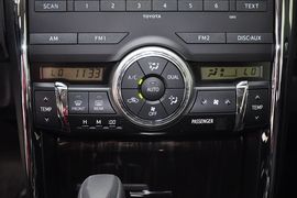 2010款丰田锐志2.5S风度菁华版