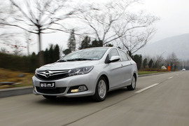 2013款海马M3试驾