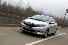 2013款海马M3试驾