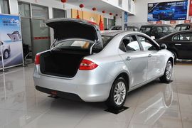 2012款江淮和悦1.5L手动尊逸运动型