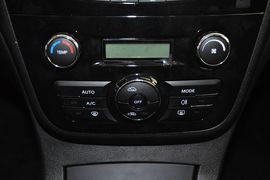 2012款江淮和悦1.5L手动尊逸运动型