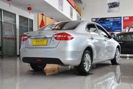 2012款江淮和悦1.5L手动尊逸运动型