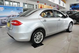 2012款江淮和悦1.5L手动尊逸运动型