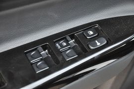 2013款江淮瑞鹰手动两驱型