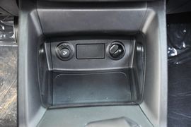 2013款江淮瑞鹰手动两驱型