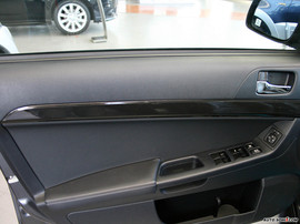 2008款翼豪陆神内饰