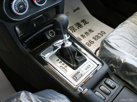 2008款翼豪陆神内饰