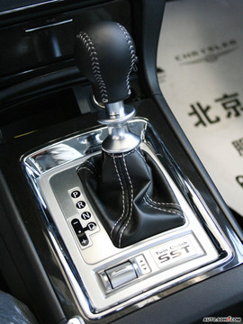 2008款翼豪陆神内饰